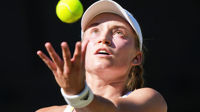 Wimbledon 2022: Russian-born Rybakina rises into semi-final - Yahoo Sport