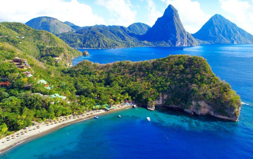 Jade Mountain overlooks the Pitons (Jade Mountain)