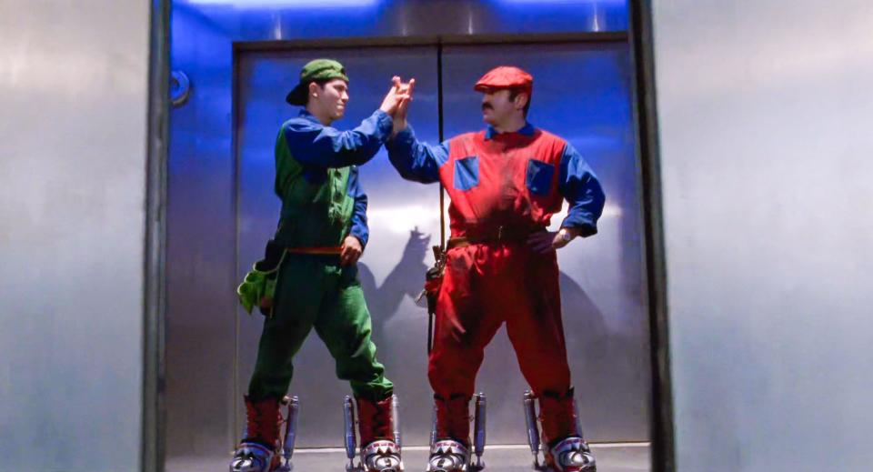 USA. John Leguizamo and Bob Hoskins in a scene from the (C)Buena Vista Pictures  film :Super Mario Bros. (1993) Plot: Two Brooklyn plumbers, Mario and Luigi, must travel to another dimension to rescue a princess from the evil dictator King Koopa and stop him from taking over the world.  Ref:  LMK110-J8461-141022 Supplied by LMKMEDIA. Editorial Only. Landmark Media is not the copyright owner of these Film or TV stills but provides a service only for recognised Media outlets. pictures@lmkmedia.com