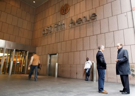 The main entrance of 650 Fifth Avenue in the midtown Manhattan section of New York, in this November 13, 2009 file photo. REUTERS/Brendan McDermid