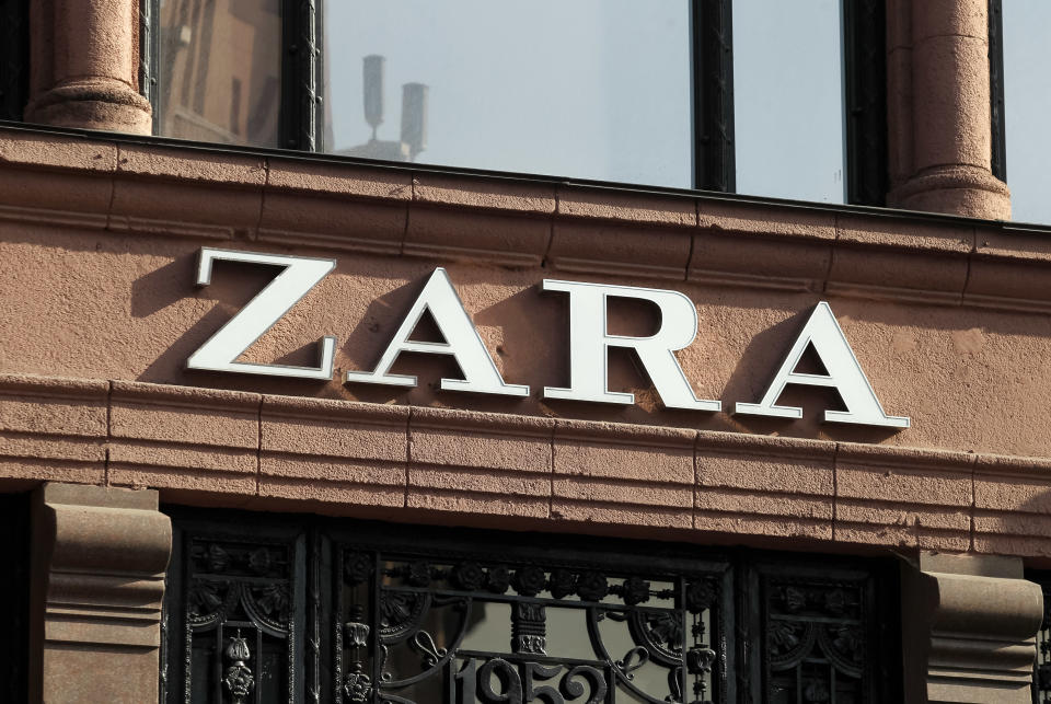 <p>El 18% de los compradores españoles online usaron Zara durante el último año para adquirir alguno de sus productos. (Foto: Pavlo Gonchar / SOPA Images / LightRocket / Getty Images).</p> 