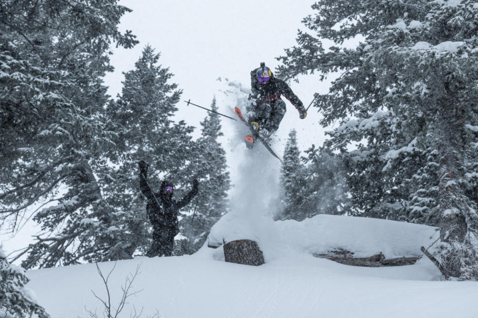 Daron Rahlves demonstrates how the Maverick 115 is meant to be skied.<p>Photo: Cam McLeod</p>