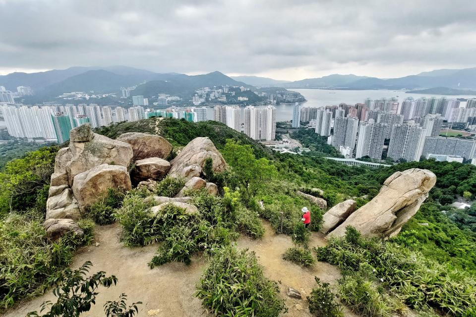 青蛙石上的平台可以坐下來休息欣賞風景