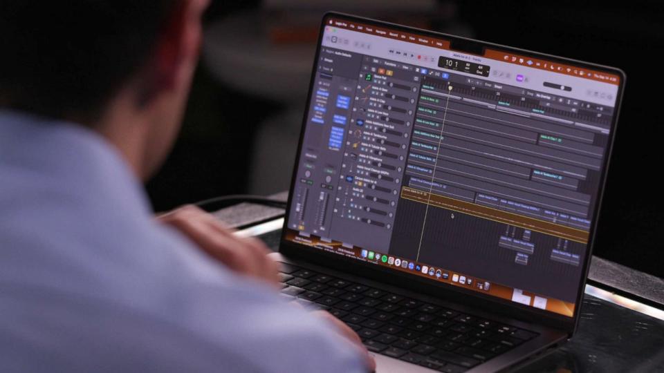 PHOTO: Music producer SIXFOOT 5 shows us how he turned his own vocals to mimic Adele’s voice on an original song. (ABC News)