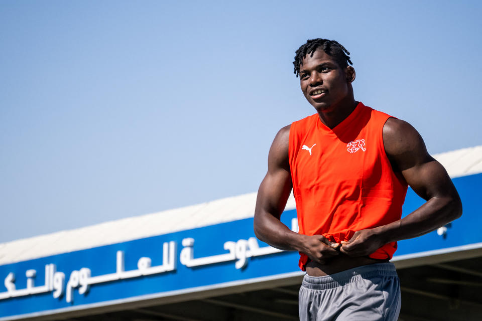 Switzerland's forward #07 Breel Embolo arrives to attend a training session at the University of Doha training facilities in Doha on November 23, 2022, on the eve of the Qatar 2022 World Cup football match between Switzerland and Cameroon. (Photo by FABRICE COFFRINI / AFP) (Photo by FABRICE COFFRINI/AFP via Getty Images)