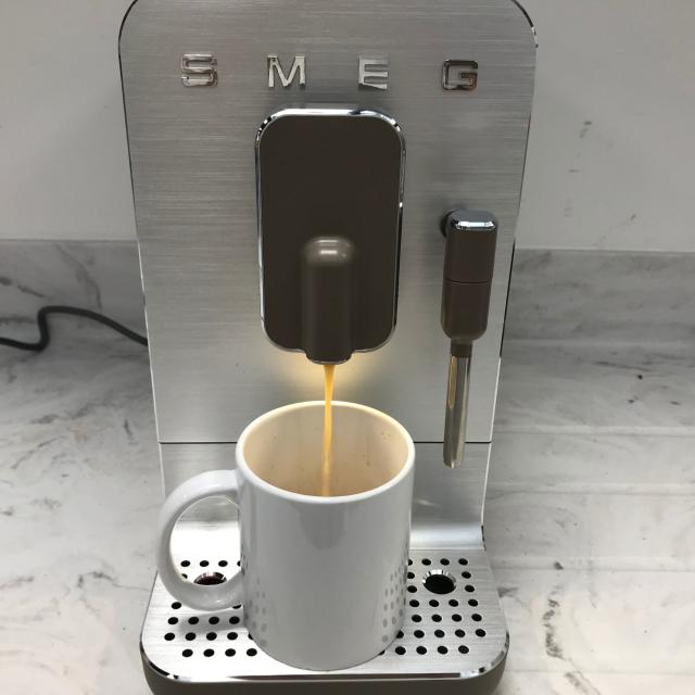 Smeg BCC02 Automatic Coffee Machine With Milk Frother - Crema