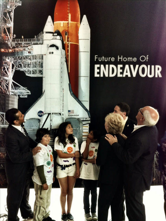 Los Angeles Mayor Antonio Villaraigosa (at left) joined others on May 17, 2012 at the California Science Center to name the new and future home of NASA’s space shuttle Endeavour for the late Samuel Oschin, an entrepreneur, explorer and philanth