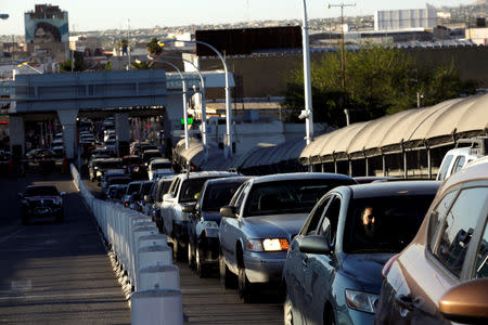 Drivers wait in line to cross to El Paso, Texas, on the international border crossing bridge Paso del Norte, in Ciudad Juarez, Mexico April 3, 2019. REUTERS/Jose Luis Gonzalez