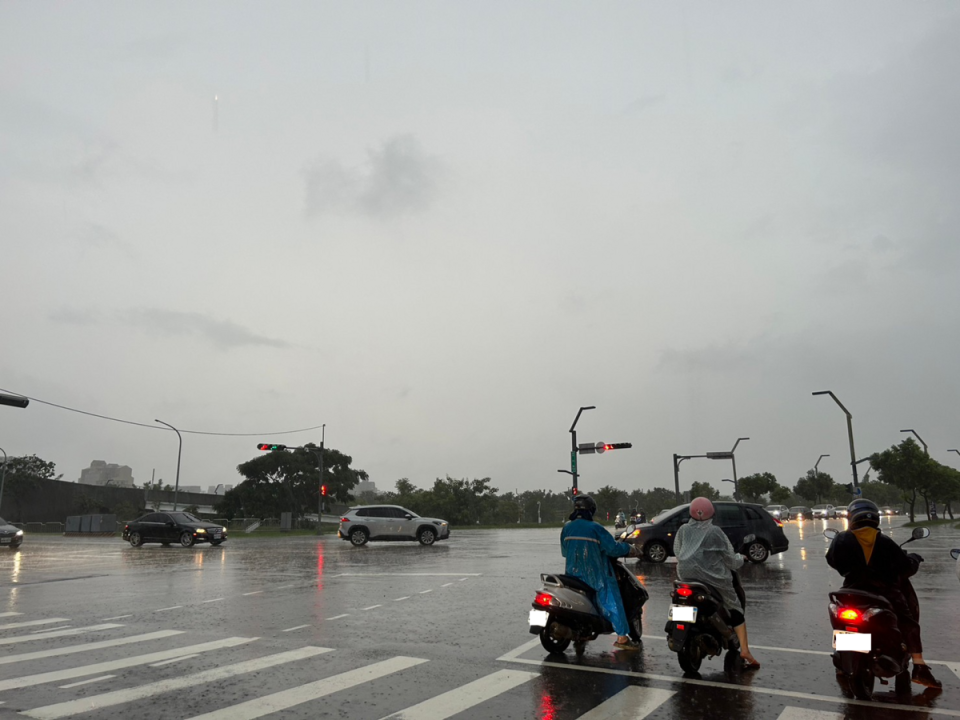 本週末春雨鋒面南下接近台灣，預計週日至下週一春雨鋒面最靠近。   圖：林岑韋／攝