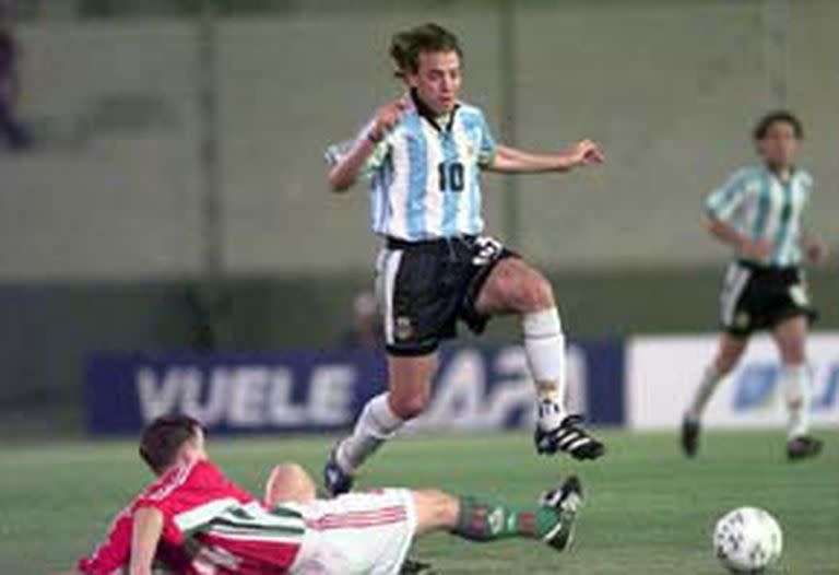 César La Paglia se destacó en la conducción e hizo un gol