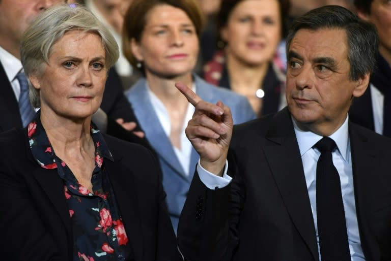 French presidential candidate Francois Fillon has apologised for employing his wife Penelope as parliamentary aide