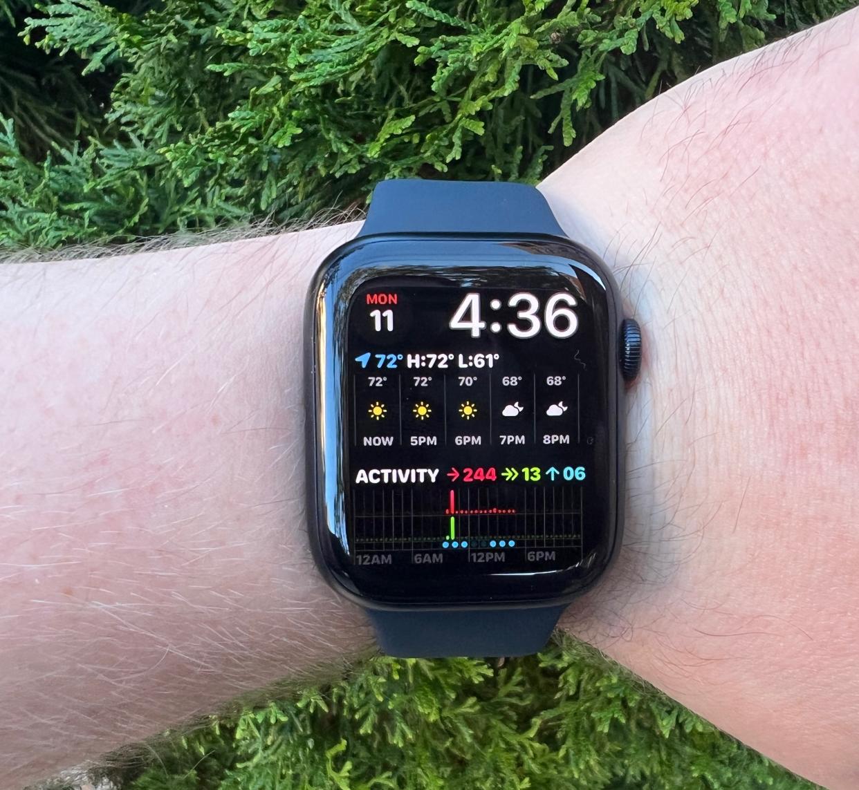 The Apple Watch Series 7 gets two new faces that take advantage of its larger display. (Image: Howley)