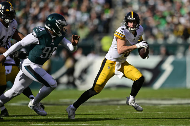 Kenny Pickett throws 2 late interceptions, Steelers can't rally in