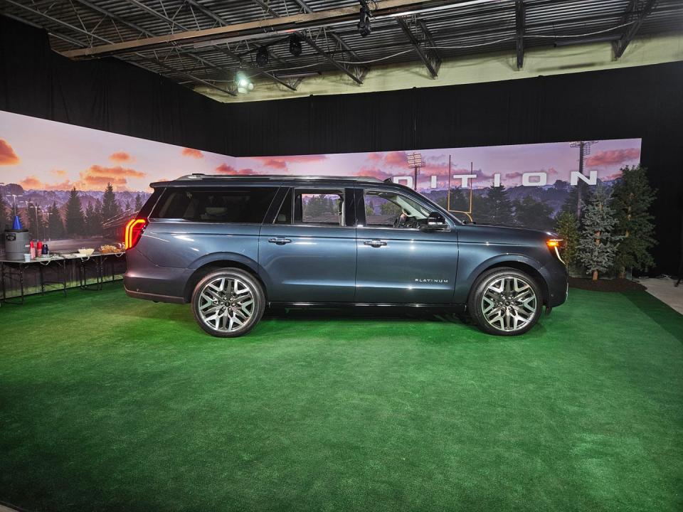 2025 ford expedition debut event in detroit