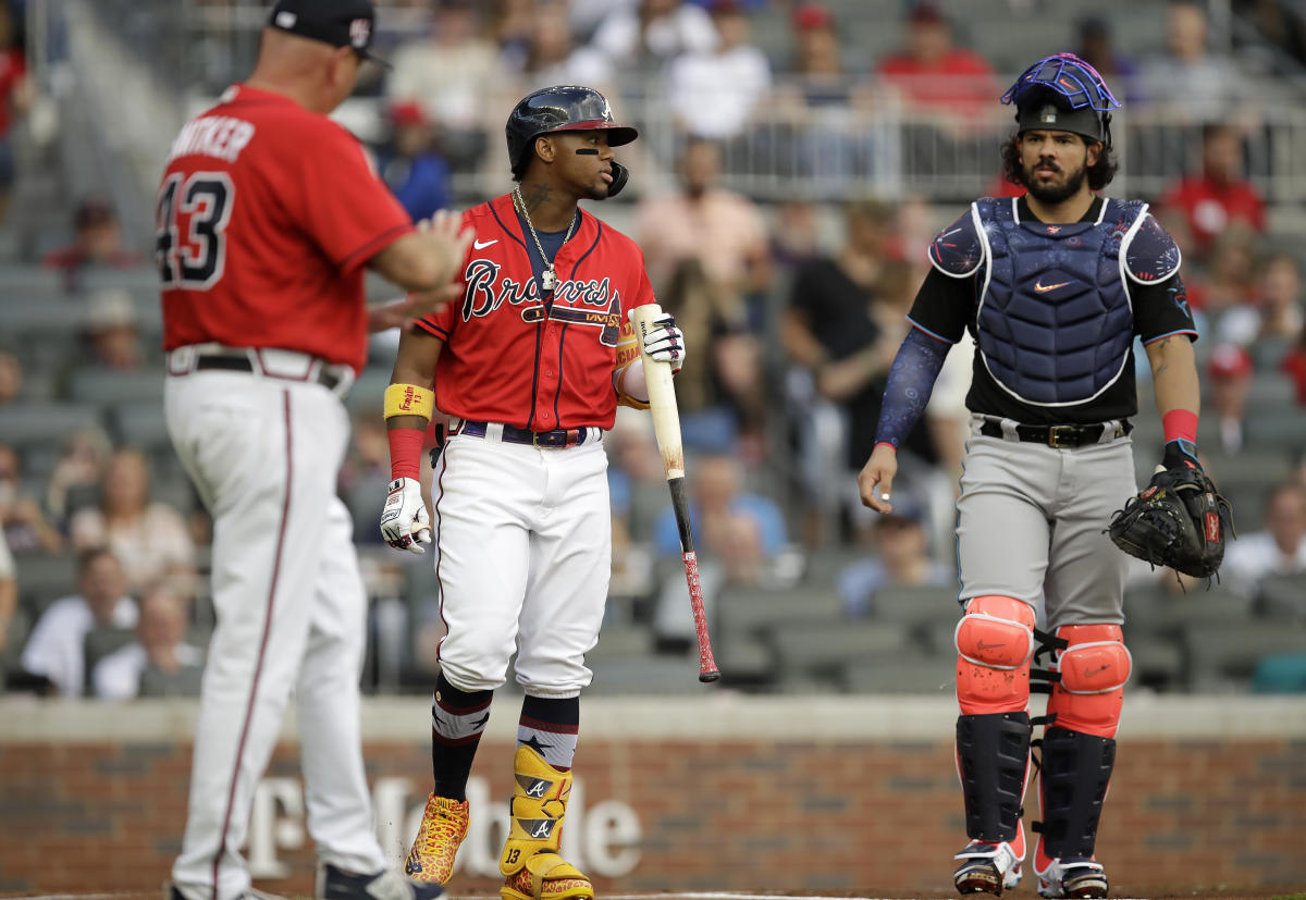 Ozzie Albies leaves game after hit by pitch - Battery Power