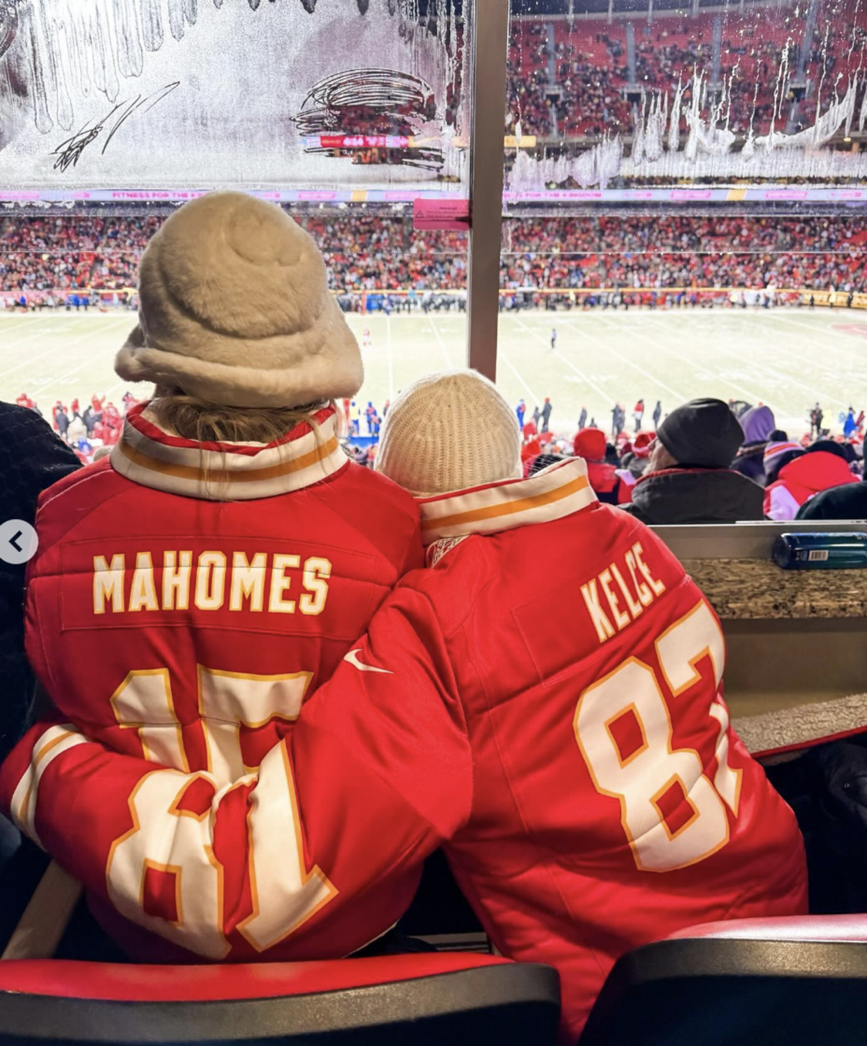 Just two friends watching football. (Instagram)