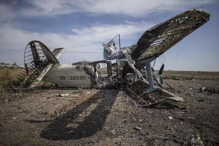 A burnt-out plane is seen at the destroyed airport in Luhanks, eastern Ukraine, September 14, 2014. REUTERS/Marko Djurica