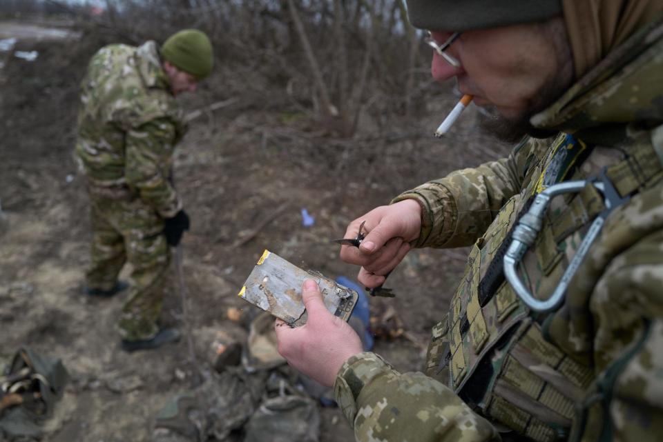 Ukrainian soldier Russian smartphone SIM card