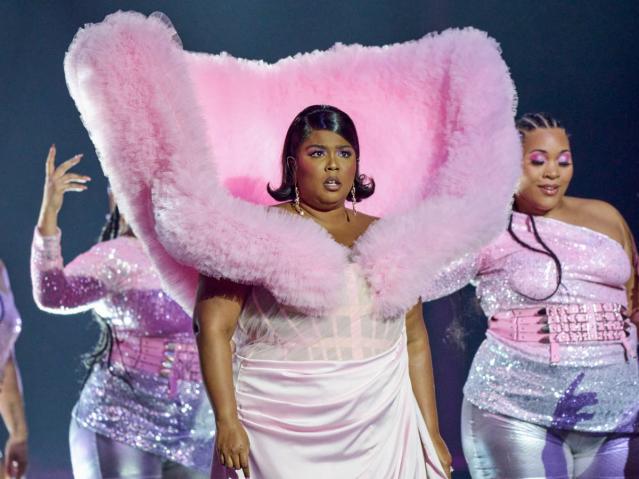 Lizzo's current dancers praise singer as she faces lawsuit