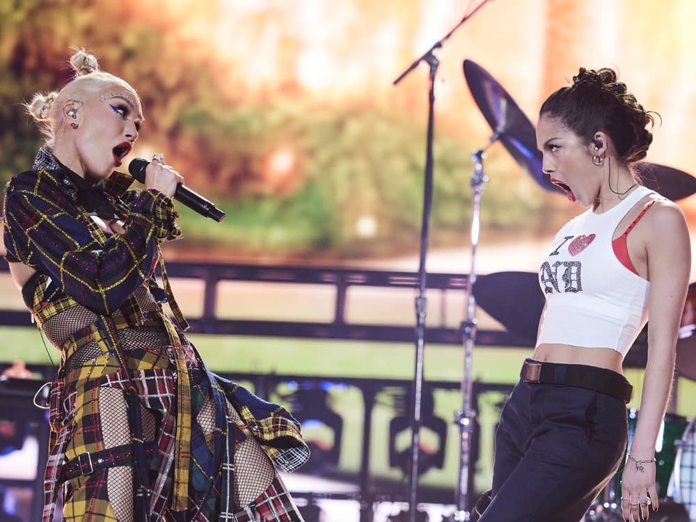 Gwen Stefani (l.) von No Doubt teilte sich die Bühne mit Olivia Rodrigo. (Bild: getty/John Shearer / Getty Images for No Doubt)