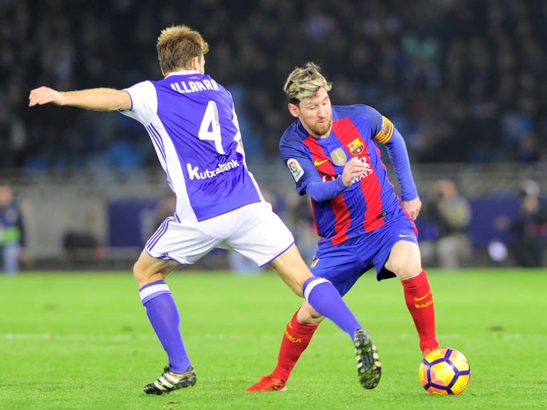 Real Sociedad's midfielder Asier Illarramendi (L) vies with Barcelona's Argentinian forward Lionel Messi during the Spanish league football match Real Sociedad vs FC Barcelona at the Anoeta stadium in San Sebastian, on November 27, 2016