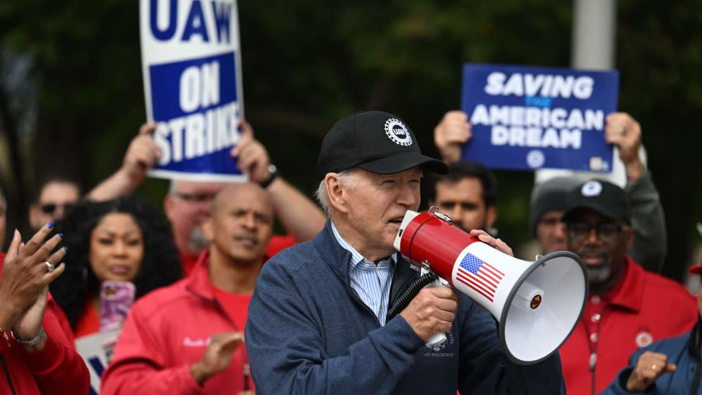  President Biden walks UAW picket line. 