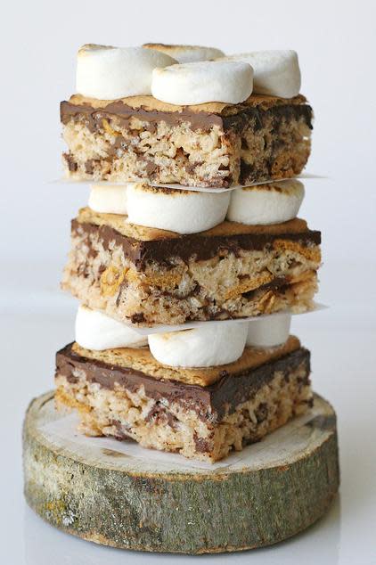 These gooey treats from <a href="http://www.glorioustreats.com/2011/07/smores-rice-krispies-treats-recipe.html" rel="nofollow noopener" target="_blank" data-ylk="slk:Glorious Treats;elm:context_link;itc:0;sec:content-canvas" class="link ">Glorious Treats</a> combine s'mores and rice krispies for easy-to-pack bars.