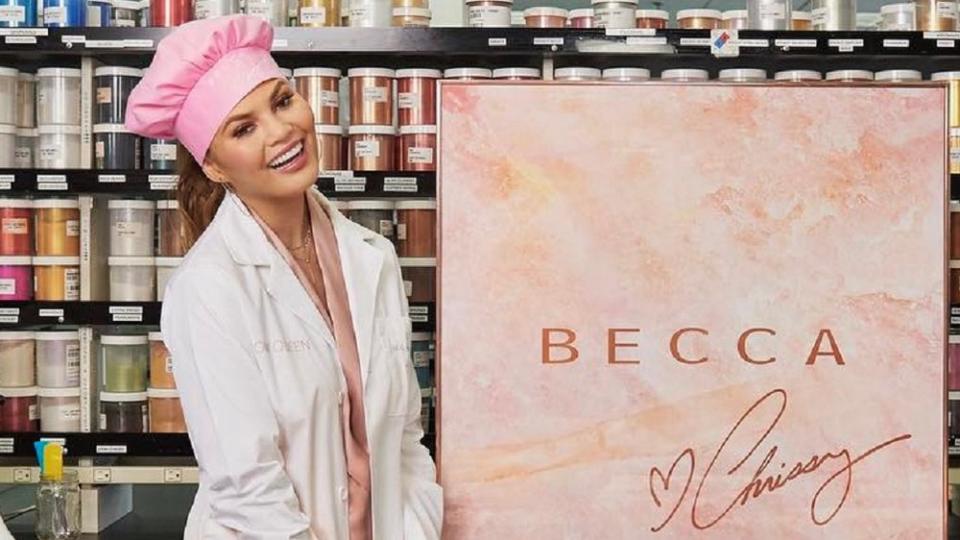 Chrissy Teigen hat bei der Produktion der Make-up-Produkte auch selbst Hand angelegt