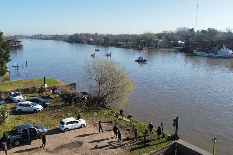 Un hombre que manejaba alcoholizado una lancha pasó por encima de un bote y provocó un grave accidente, fue en el río Luján, hay dos personas desaparecidas