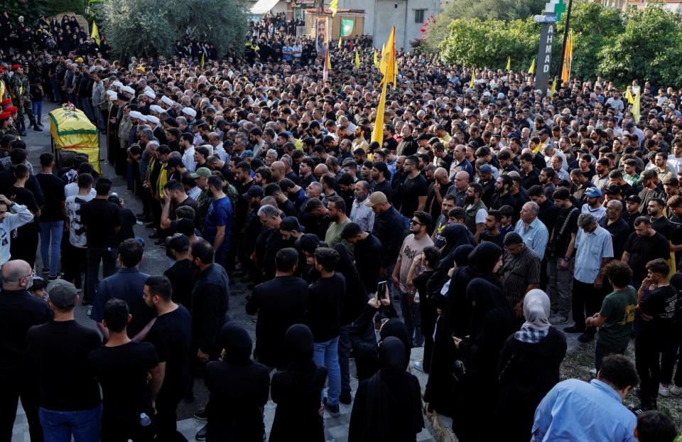2023年10月24日，黎巴嫩中部巴布利耶（Babliyeh），真主黨成員阿雅德（Haydar Ayad）的葬禮。他死於黎巴嫩南部與以色列的衝突中。路透社