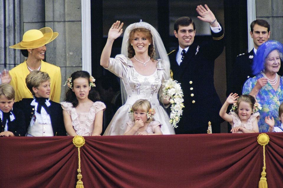 <p>The newlyweds carried out the balcony tradition after their Westminster Abbey wedding on 23 July, 1986.</p>