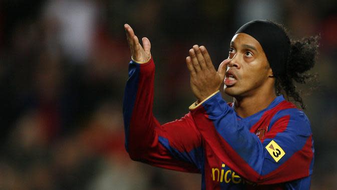 Ronaldinho bermain untuk Barcelona tahun 2003-2008. Berbagai gelar diraihnya bersama Barcelona termasuk gelar Pemain Terbaik Dunia tahun 2004-2005. (AFP/Lluis Gene)