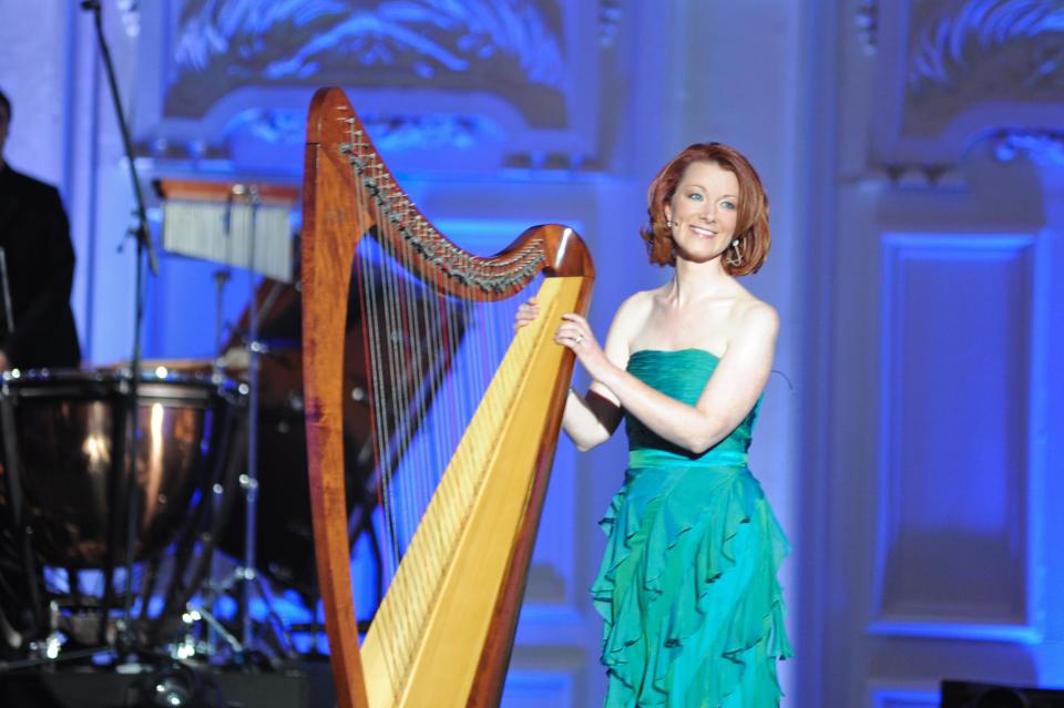 Orla Fallon, a harpist and vocalist and a founding member of Celtic Woman, is a guest artist with The Venice Symphony in the 2022-23 season.