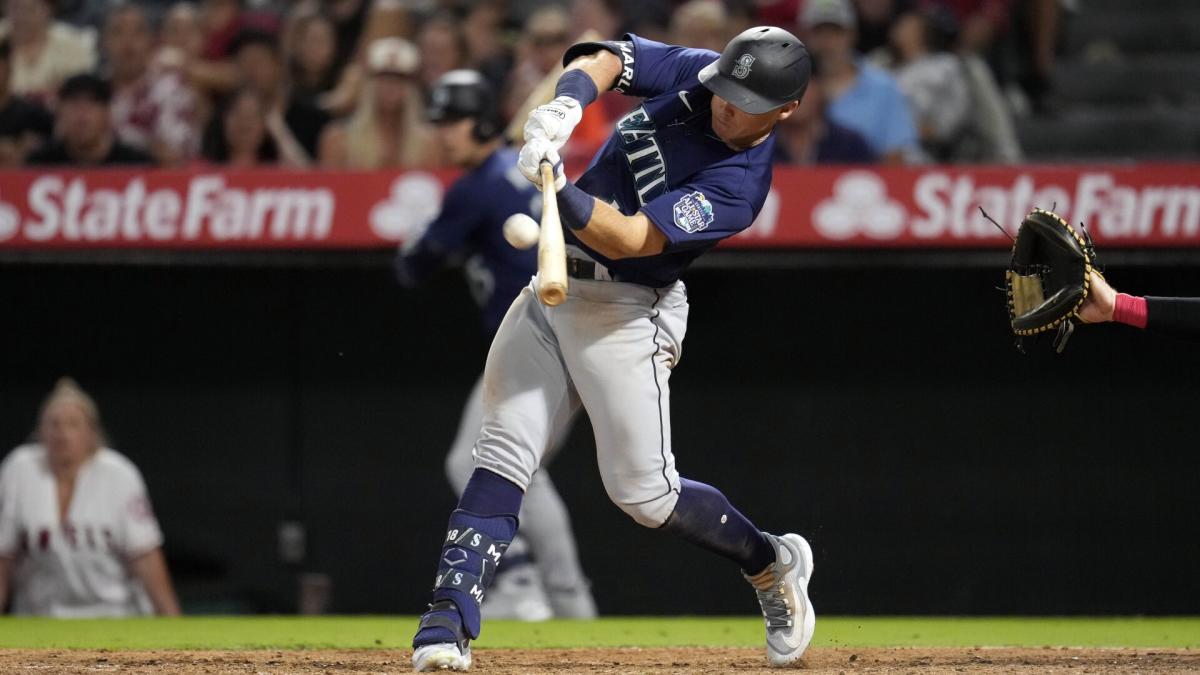 White Sox dress for success to top Mariners on Throwback Thursday