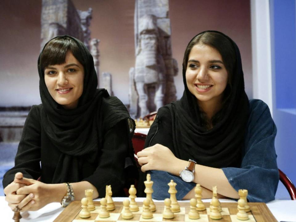 Iranerin ohne Hidschab bei Schnellschach-WM