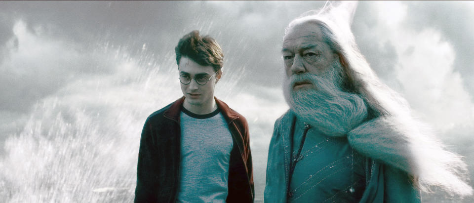 HARRY POTTER AND THE HALF-BLOOD PRINCE, from left: Daniel Radcliffe, Michael Gambon, 2009. ©Warner Bros./courtesy Everett