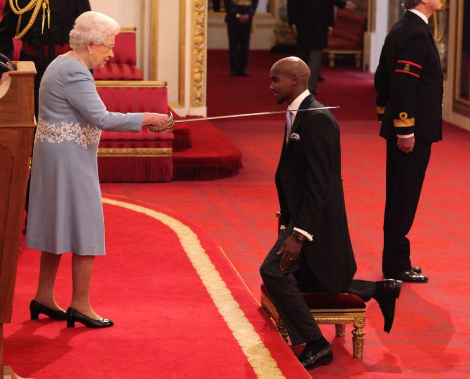 The Queen knighting Sir Mo Farah (Yui Mok/PA)