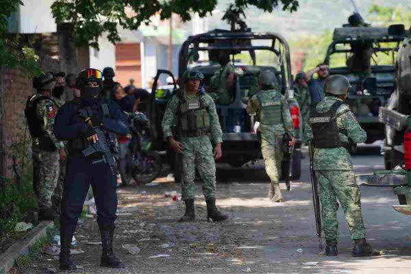 militares adscritos al 27 Batallón de Infantería de Iguala fueron detenidos por su posible implicación en la desaparición de los 43 estudiantes de Ayotzinapa.