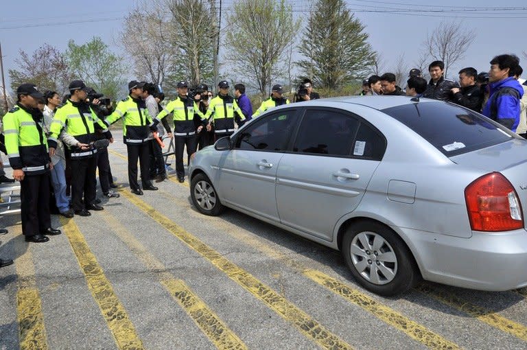 South Korean policemen prevent a planned launch of anti-Pyongyang leaflets in Paju near the Demilitarized Zone (DMZ) dividing the two Koreas on May 4, 2013. South Korean police stopped a planned launch of anti-North Korean leaflets across the tense border, sparking an angry protest from activists