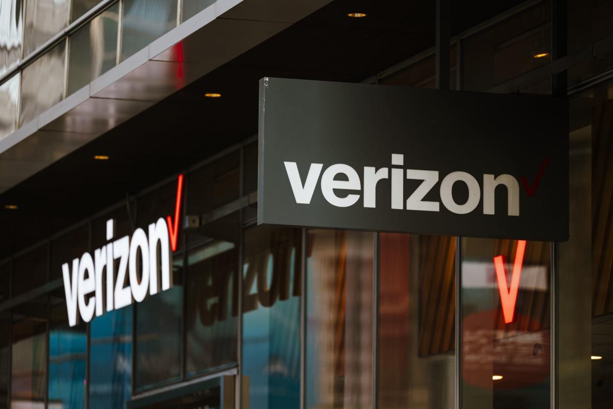 Verizon in talks to buy Frontier Communications