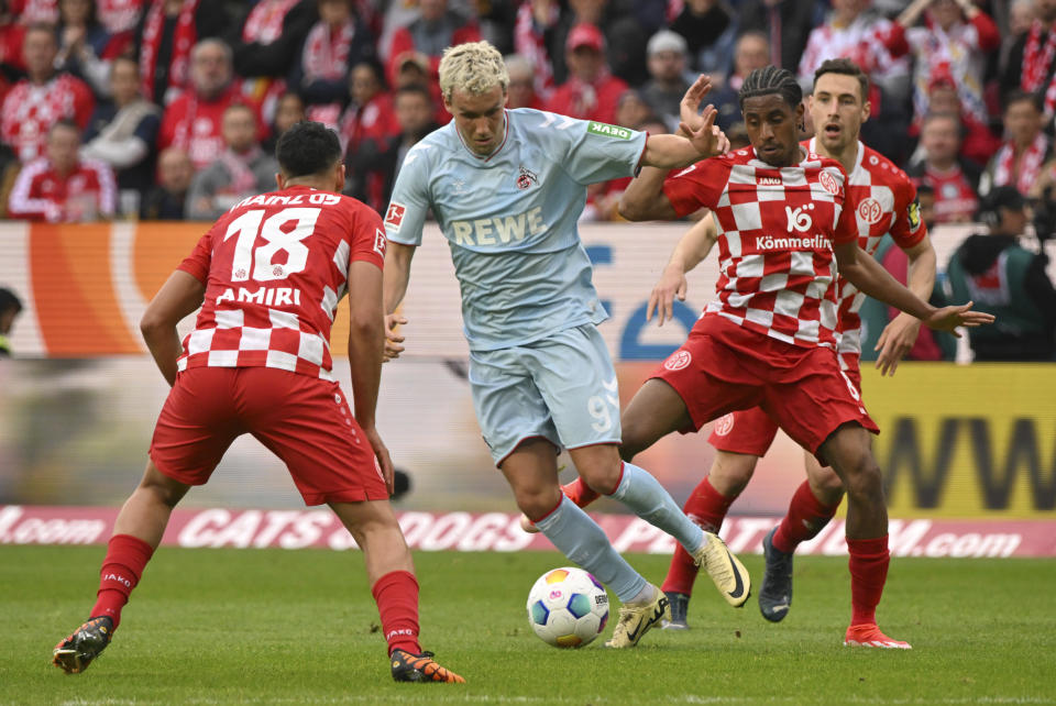 Mainz's Leandro Barreiro, right, and Cologne's Luca Waldschmidt battle for the ball during the Bundesliga soccer match between FSV Mainz 05 and 1. FC Koln at Mewa Arena, Mainz, Germany, Sunday April 28, 2024. (Torsten Silz/dpa via AP)