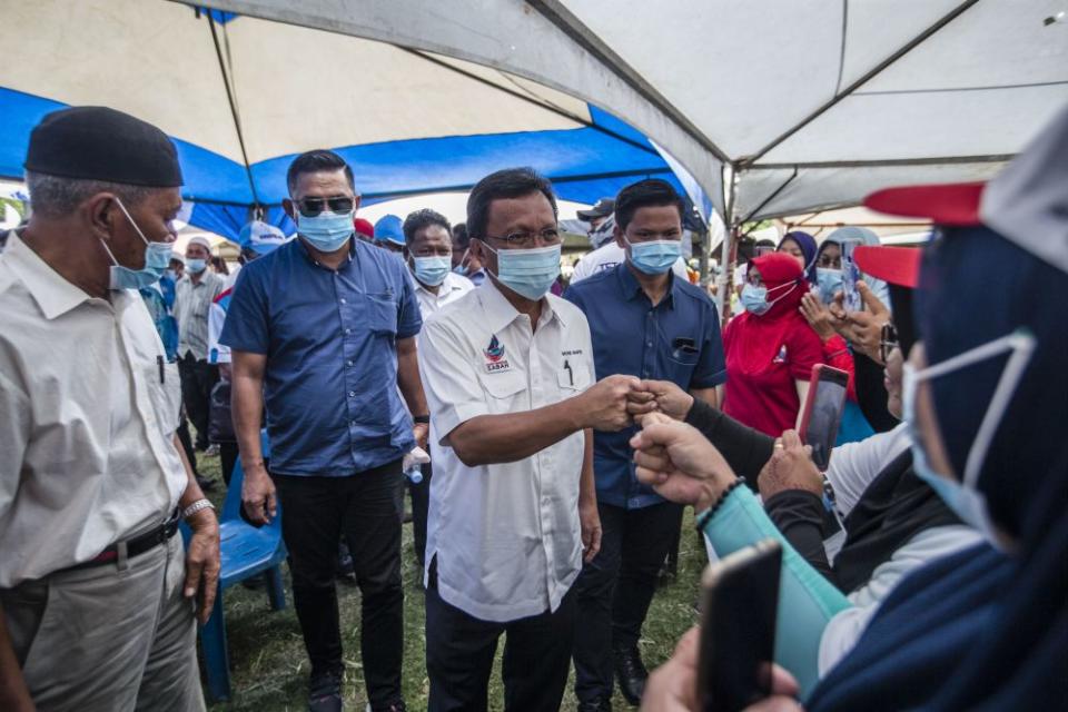 Parti Warisan Sabah president Datuk Seri Mohd Shafie Apdal greets supporters while campaigning in Pintasan, Kota Belud September 16, 2020. — Picture by Firdaus Latif