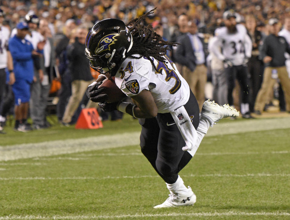 Baltimore Ravens running back Alex Collins, crosses the goal line after taking a pass from quarterback Joe Flacco for a touchdown in the first half of an NFL football game against the Pittsburgh Steelers in Pittsburgh, Sunday, Sept. 30, 2018. (AP Photo/Don Wright)