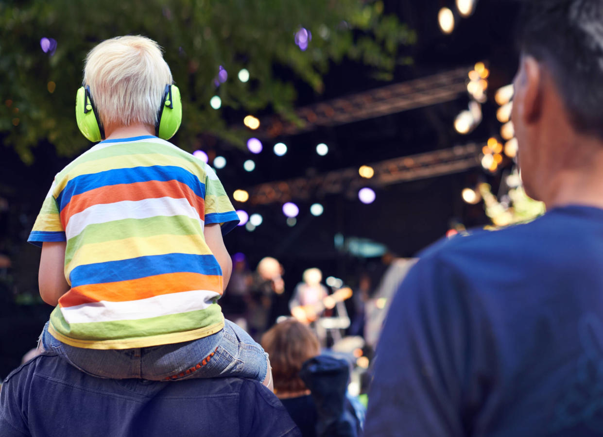 Le volume sonore des évènements culturels, bien qu’encadré par la loi française, autorise jusqu’à 120 décibels. 