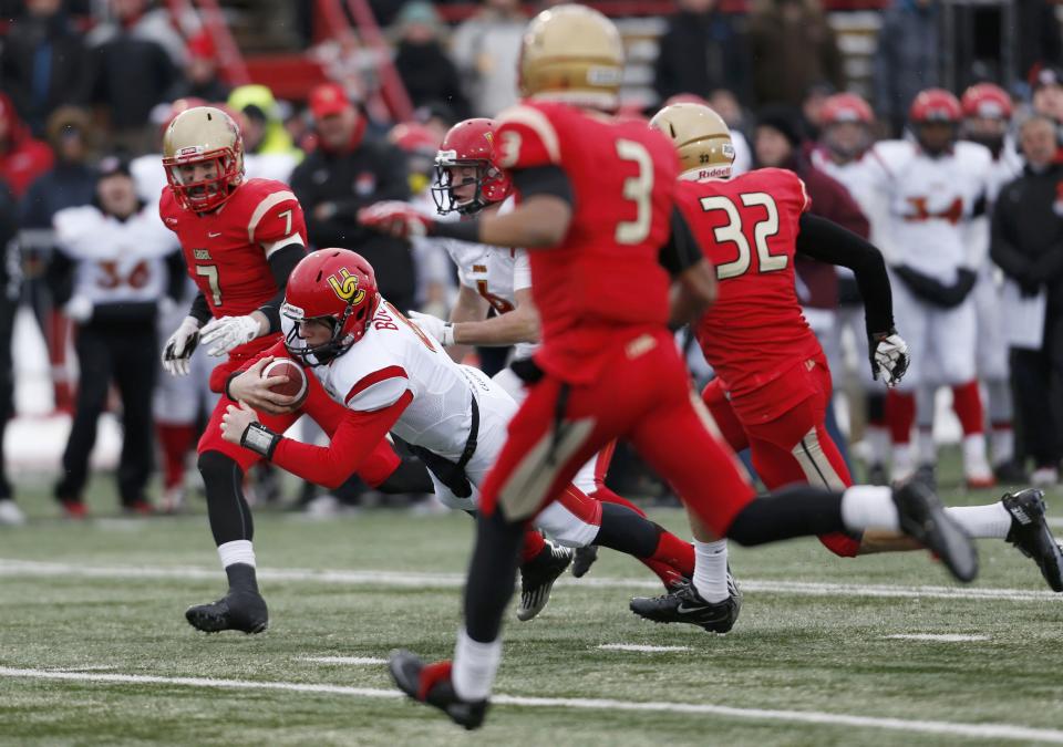 Calgary Dinos quarterback Andrew Buckley dives for yardage against the Laval Rouge et Or during the Vanier Cup University Championship football game in Quebec City, Quebec, November 23, 2013. REUTERS/Mathieu Belanger (CANADA - Tags: SPORT FOOTBALL)