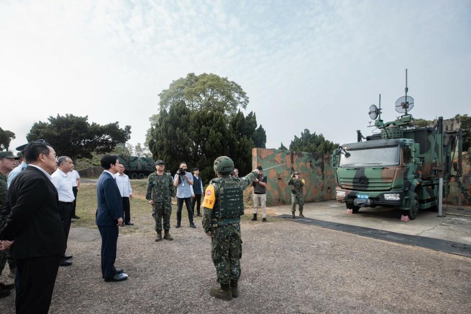  賴清德訪視空軍防空暨飛彈指揮部所屬部隊及空軍第三戰術戰鬥機聯隊。 圖：總統府提供 