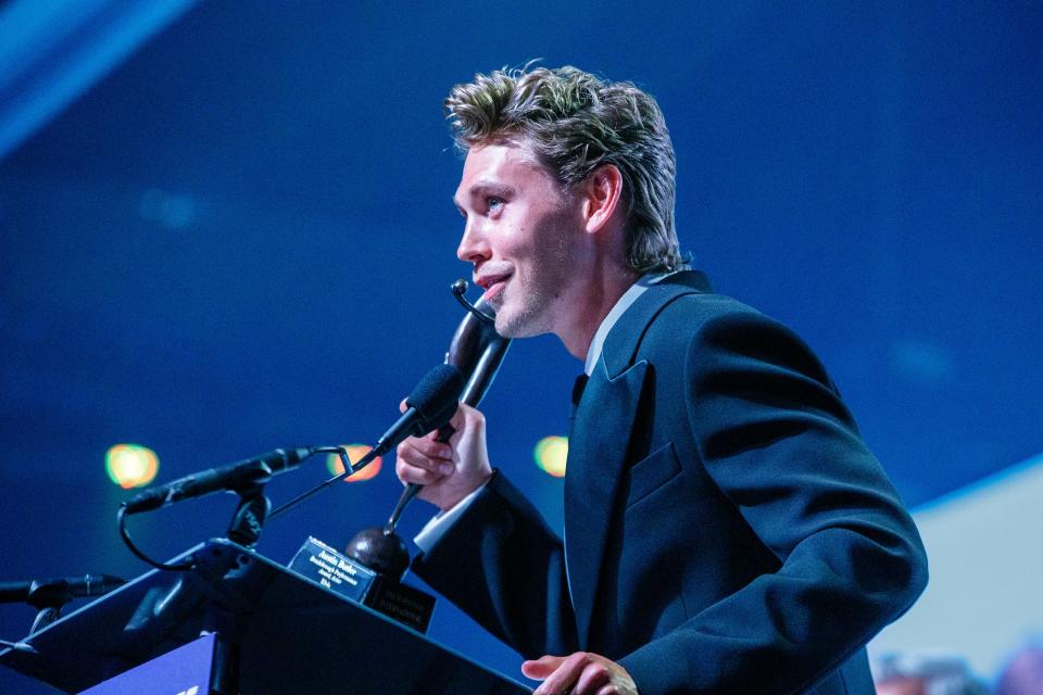 Austin Butler receives the Breakthrough Performance Award for his performance in "Elvis"during the 34th Annual Palm Springs International Film Festival in Palm Springs, Calif., on Thursday, Jan. 5, 2023. 