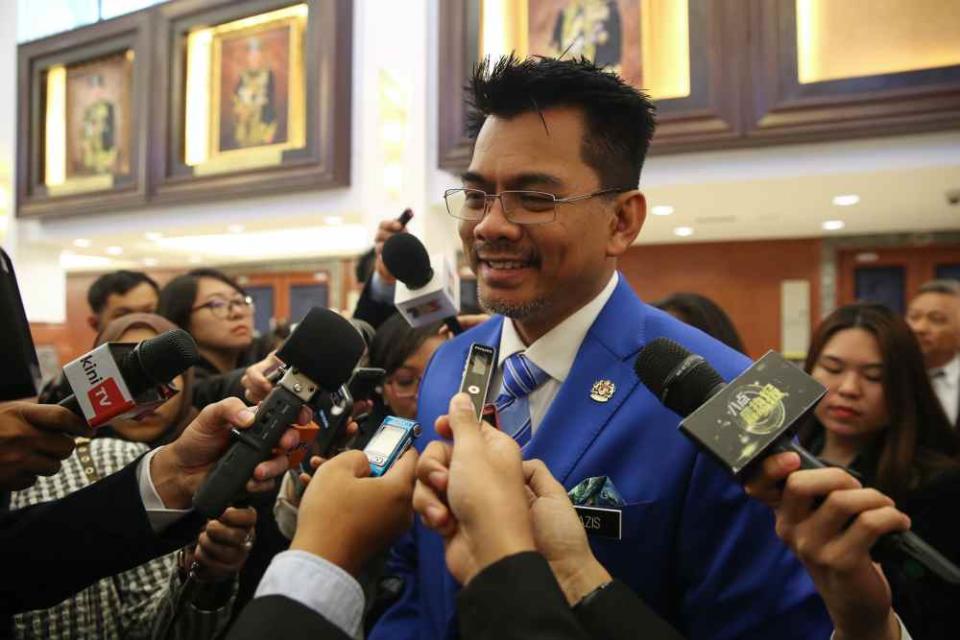 Azis indicated that the police have discretion and may take action as necessary if national security is at stake — without spelling out if the law enforcers actually tap phones. ― Picture by Yusof Mat Isa