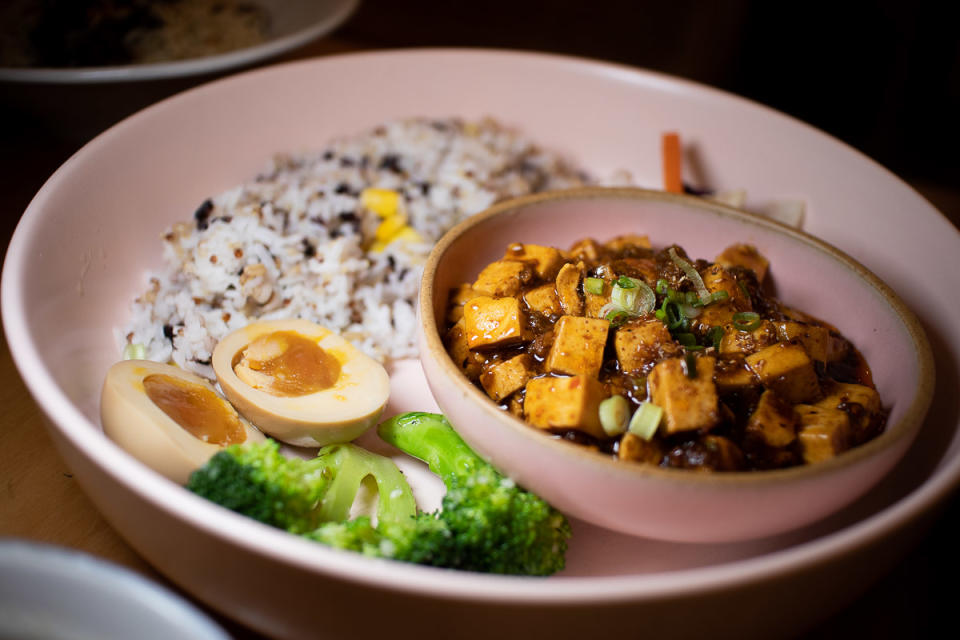 Mapo Tofu Rice (PHOTO: Zat Astha/Yahoo Lifestyle SEA)
