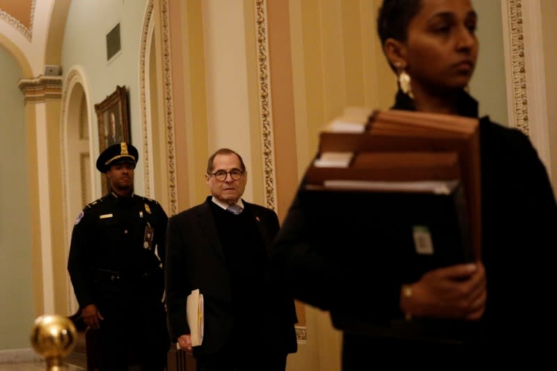 El Presidente de la Cámara de Representantes, el representante Jerrold Nadler (D-NY), camina a lo largo del Corredor del Reloj de Ohio después del primer día del juicio político del Presidente de los Estados Unidos Donald Trump en el Senado en Washington